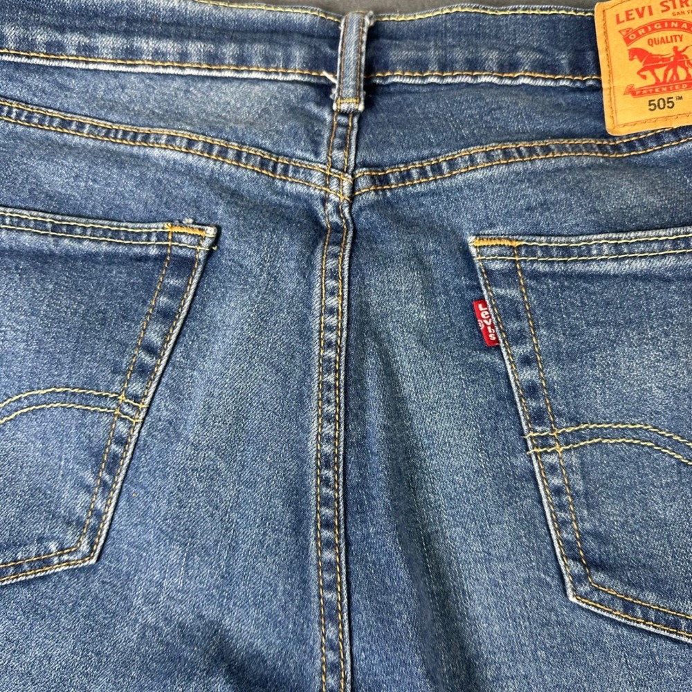Levis 505 Regular Fit Straight Leg Jeans Mens 33x30 Medium Wash Blue Denim - Picture 6 of 14